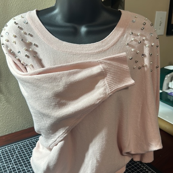 Never worn gorgeous pink sweater - Picture 3 of 4